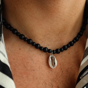 Shell necklace, pearl necklace with shell pendant, necklace with tropical details