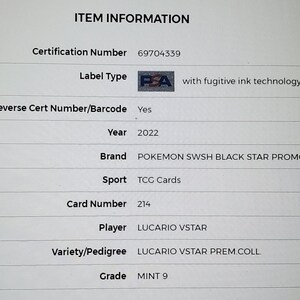 Może przedstawiać: Biała karta z czarnym tekstem, na kt&oacute;rej wymieniono informacje o produkcie dla karty Pokemon ocenionej przez PSA. Karta to Pokemon SWSH Black Star Promo Lucario VSTAR z oceną MINT 9. Numer certyfikatu to 69704339.