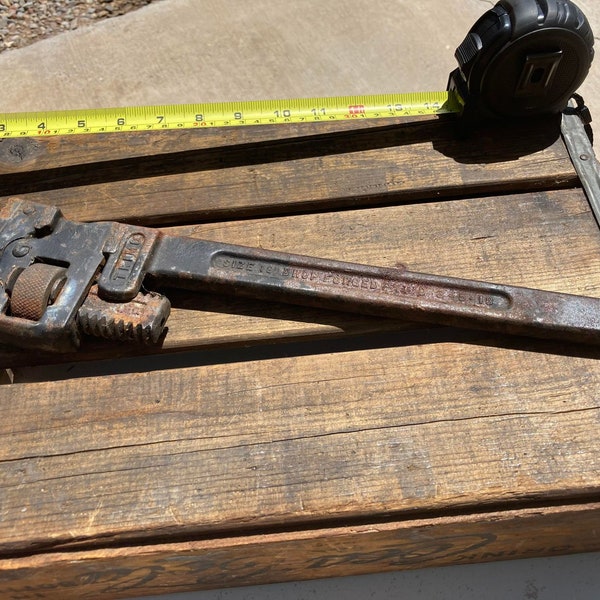 Vintage hand tool, 18in Pipe Wrench, Drop Forged, Trimount Wrench, Made in USA