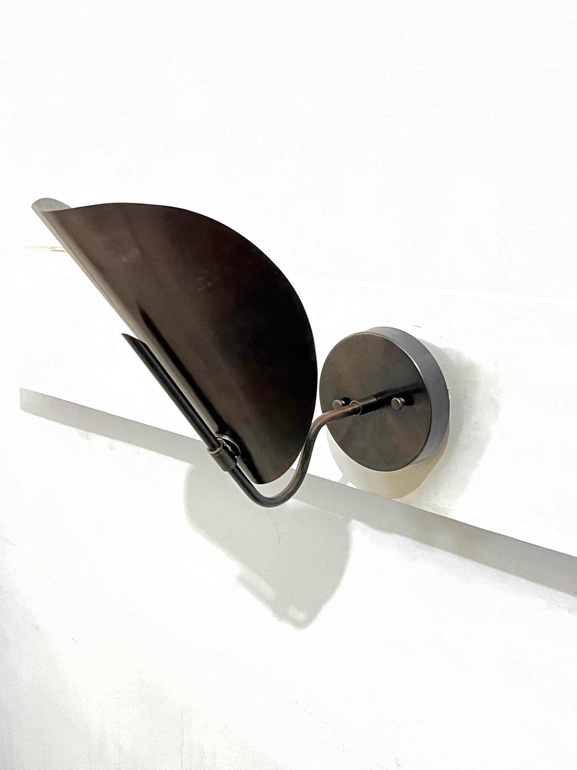 Curved vanity 2024 light bar