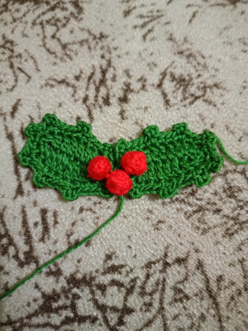 Crochet Holly Berry Pattern | Christmas Leaf Applique | Digital Download image 8