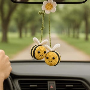 Crochet Bee Car Charm: Amigurumi Bees & Daisy