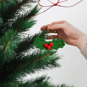 Crochet Holly Berry Pattern | Christmas Leaf Applique | Digital Download image 3