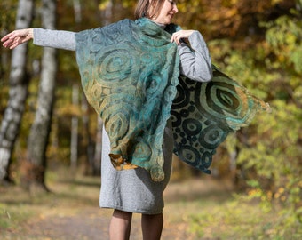 Women's silk  Green-Gray felted scarf handmade