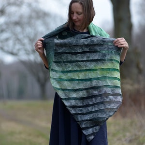 Women&#39;s green-gray silk felted scarf
