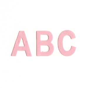 Lettres roses découpées