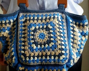 ¡Nuevo producto! El bolso Grandma Square Marine Toned está 100% hecho a mano.