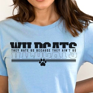 Wildkatzen jubeln Mom Shirt Datei für Cricut, Wildkatzen Maskottchen Schule Geist Unterfütterung geschnitten Datei, Wildkatzen Basketball Schule Sport Team Shirt Unterfüttert