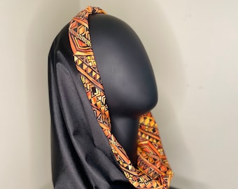 La collection Ade Ase présente notre JetSetter Ade. Un foulard à capuche réversible au quotidien