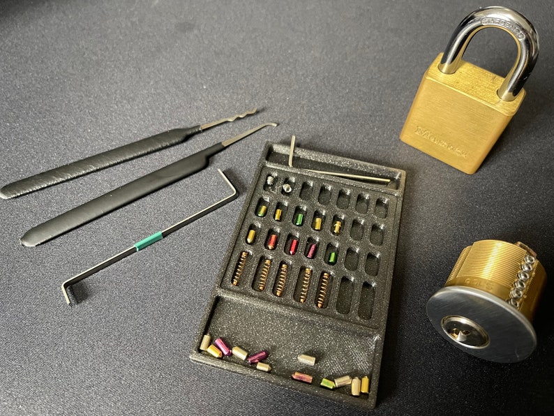 Lock pinning tray in use.