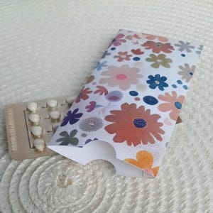 Étui à pilules "Fleur Fantaisie"