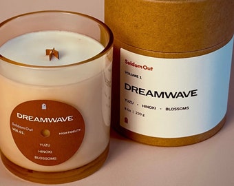 Vela aromática de hinoki / Mezcla de cera de soja y coco y mecha de madera / Amaderada / Floral / Lista de reproducción Dreampop a juego