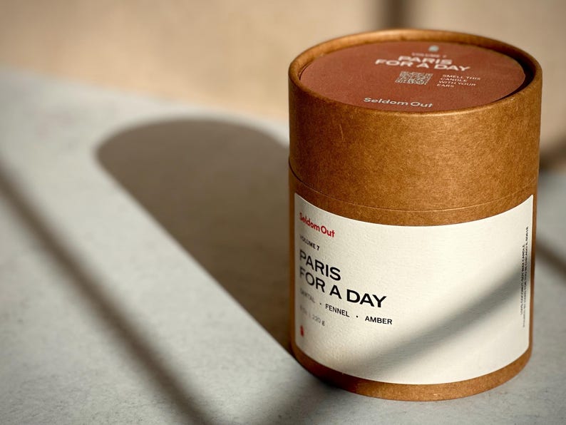 Sandalwood & Amber Scented Candle | Soy-Coconut Wax Blend with a Wood Wick | Amber / Woody | Matching Playlist Bild 7