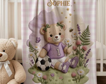 Manta personalizada de osito de fútbol para bebé niña, manta de fútbol morada con nombre personalizado, decoración de guardería de fútbol, regalo para baby shower, manta suave de terciopelo
