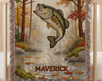 Manta personalizada de pesca para bebé niño / Manta tejida con nombre personalizado / Decoración infantil con temática de pesca de lubina / Regalo para bebé niño con temática de naturaleza / Regalo para baby shower
