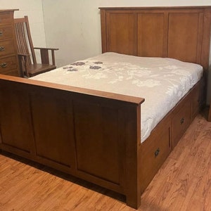 PrairieFurnitureShop - Mission Oak Storage Panel Bed With Three Drawers - Queen