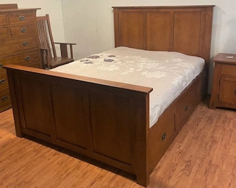 PrairieFurnitureShop - Mission Oak Storage Panel Bed With Three Drawers - Queen