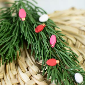 Mini Glühbirne Ohrstecker | Weihnachts Ohrringe | Fimo Ohrringe | Urlaub Ohrringe | Handarbeit | Hypoallergen | Leichtgewicht | Geschenk |
