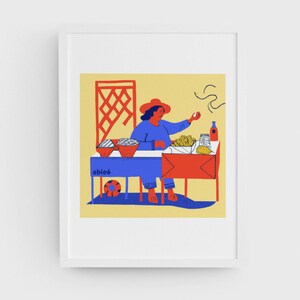 Puede incluir: Una mujer con un sombrero rojo se sienta detr&aacute;s de una mesa roja y azul vendiendo comida. La mesa tiene la palabra "able6" escrita en ella. Hay una celos&iacute;a roja detr&aacute;s de la mujer.