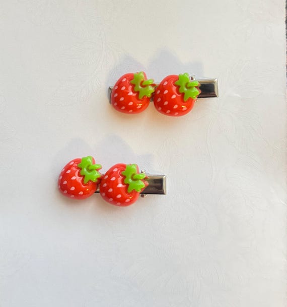 STAR STUD HAIR CLIP SMALL BERRY STAR STUD HAIR CLIP SMALL BERRY