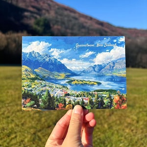 Postal / Gouache Queenstown Vista aérea, postal de Nueva Zelanda, regalo para amantes de la naturaleza, regalo de Nueva Zelanda, postal de papel