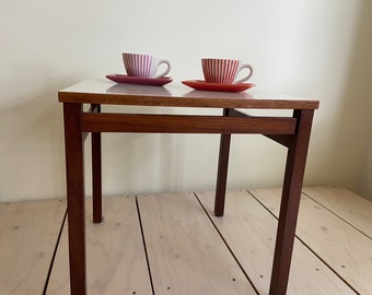 Jufhamvintage- Vintage dänischer Teakholz Beistelltisch - 80er Jahre Couchtisch - quadratischer Holz Beistelltisch - vintage Pflanztisch