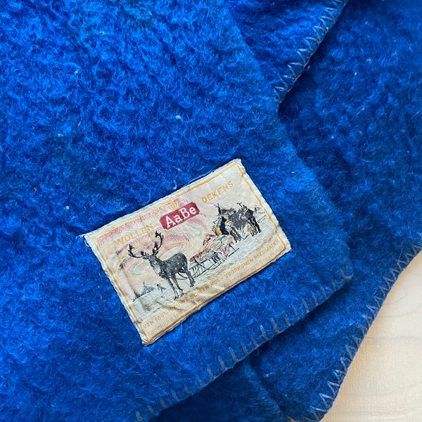 Jufhamvintage- Vintage blue woolen blanket- AaBe Dutch 100% new virgin wool blanket