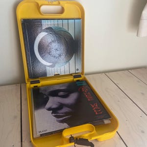 Jufhamvintage- Vintage yellow LP record case - vinyl storage case-  plastic 80s 33 rpm records case