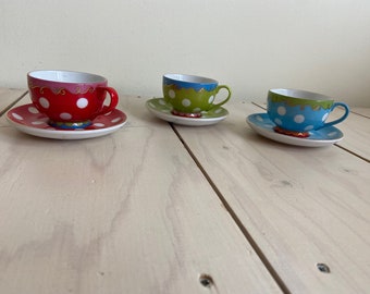 Jufhamvintage- Jaren '90 Oilily espressokopjes- vintage polkadot espressokopjes en schotels- set van 3 vintage espressokopjes en sauzen