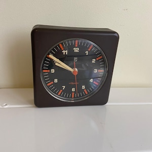 Jufhamvintage - Horloge murale vintage à quartz Philips HF - Type HR 5474 - Horloge de cuisine marron - Pays-Bas, années 1970