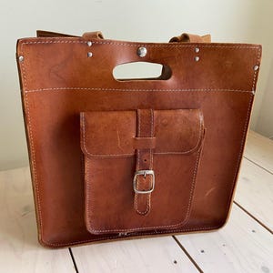 jufhamvintage- cartable en cuir vintage- sac en cuir marron des années 1960- sac à bandoulière en cuir pour livres et autres