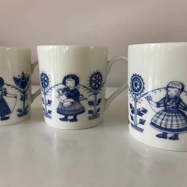 Jufhamvintage- set of 5 vintage cups or mugs Seltmann Weiden Bavaria with Dutch traditional costumes- 70s Bavaria cups