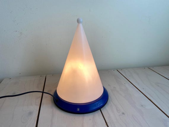 jufhamvintage- Vintage Pyramid table lamp- 80s Memphis Style light