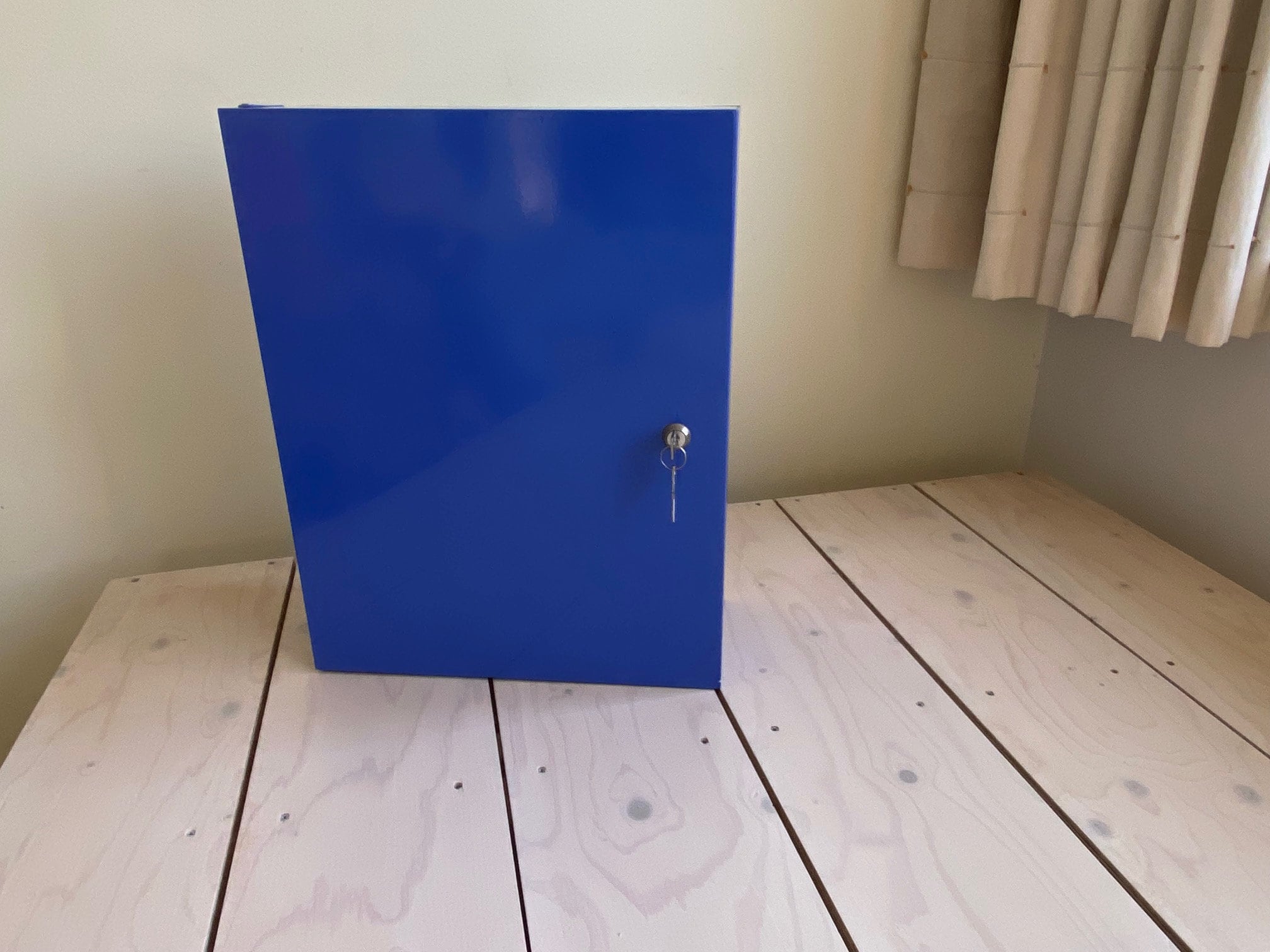 Jufhamvintage- Ikea Medizinschrank mit Schloss - blauer Metallschrank