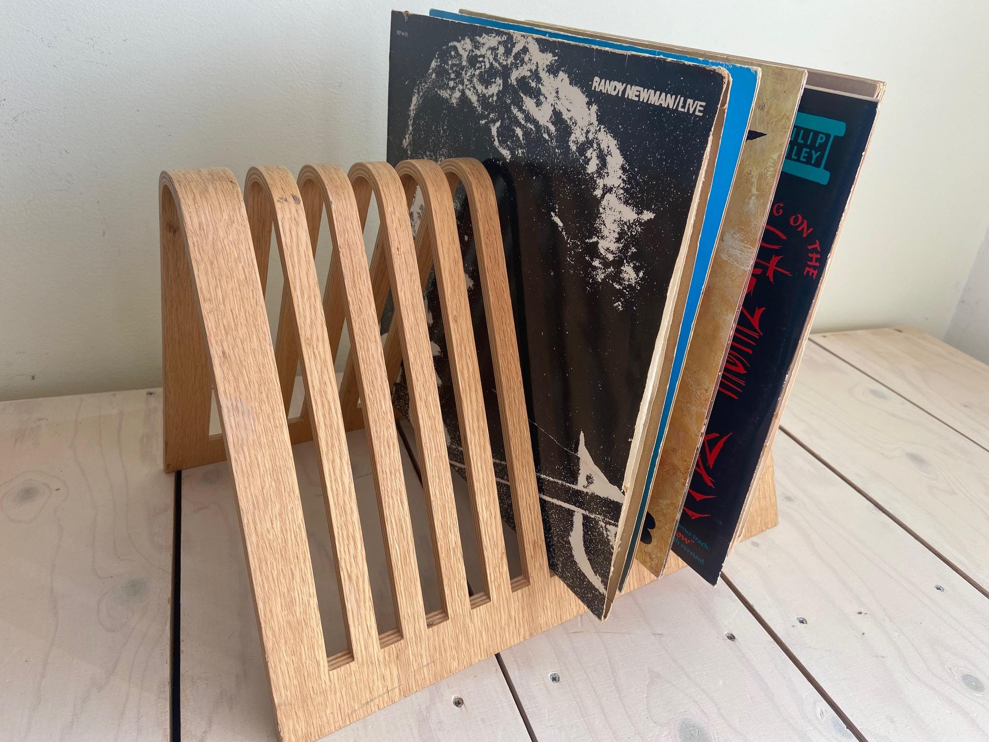 Jufhamvintage- Vintage HABITAT Magazine Rack in Curved Wood - 80s
