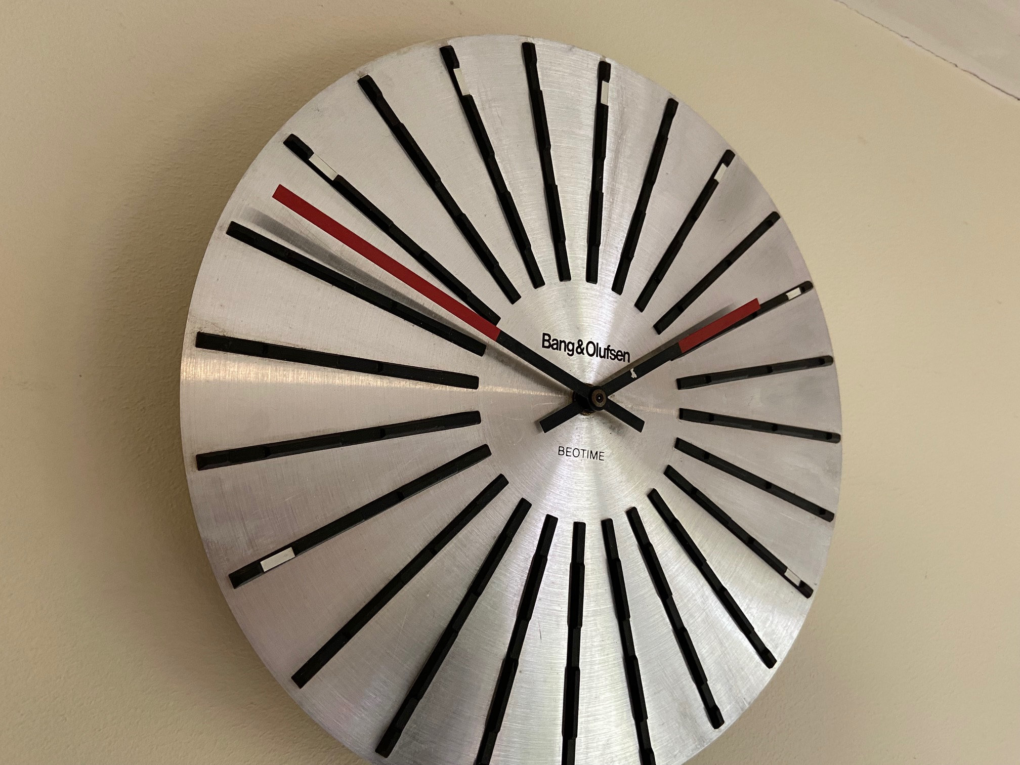 Jufhamvintage- Vintage Bang and Olufsen B & O Clock Beotime