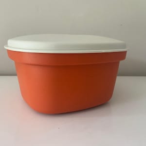 jufhamvintage- Tupperware vintage oranje grote opbergdoos met deksel- Magnetrongroente- of rijststomer