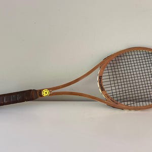 jufhamvintage- vintage wood and fiber tennis racket Spalding Belgium -  hand crafted racket- display racket
