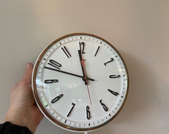 Jufhamvintage- Vintage Metamec electrical clock- mid-century wall clock- 60s/ 70s wall clock- vintage kitchen clock