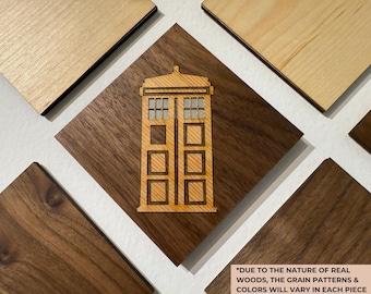 Azulejos de pared con superposición magnética / Arte de pared modular de madera personalizable / Arce y nogal / Decoración de ciencia ficción para nerds y geeks / Doctor Who Tardis