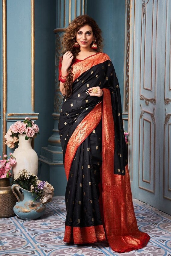 Ladies hot sale wedding saree