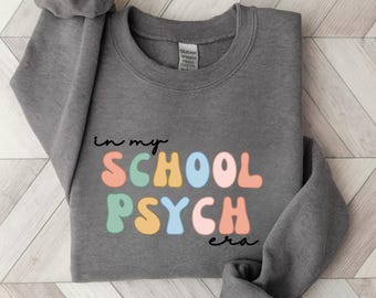 In meiner Schule Psych Ära Sweatshirt | Abschlussgeschenk für Schulpsychologen | Schule Psych personalisierte Geschenk | Personalisierter Pullover für Swifties