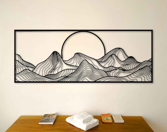 Decorazione murale in metallo raffigurante una montagna al tramonto, scena naturalistica con motivo lineare, scultura da parete in metallo nero opaco, complemento d'arredo contemporaneo, elegante regalo per la casa.