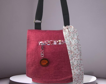 Bolsa carteiro vermelha feita à mão, design exclusivo, vários bolsos.