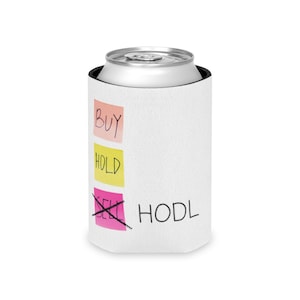 Peut inclure: Refroidisseur de canette blanc avec les mots "BUY", "HOLD" et "HODL" en texte noir. Le mot "SELL" est barré en rose. Le refroidisseur est conçu pour contenir une canette de taille standard.