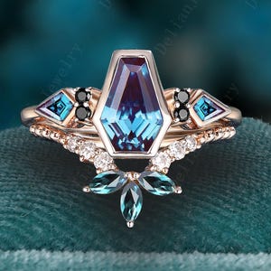 Vintage Coffin Cut Alexandrite Engagement Ring Set Rose Gold Alexandrite Ring For Women Art Deco Alexandrite Wedding Band Annivesary Gift