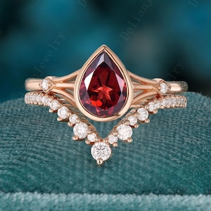 Vintage Pear Cut Red Garnet Engagement Ring Set 14K Solid Gold Moissanite Wedding Curved Band Art Deco Garnet Bridal Set January Birthstone
