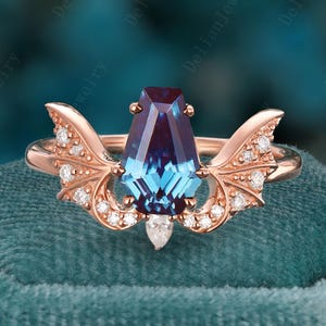 Vintage Coffin Cut Alexandrite Engagement Ring Unique Bat Wing Alexandrite Wedding Ring Rose Gold Moissanite Promise Ring Anniversary Gift