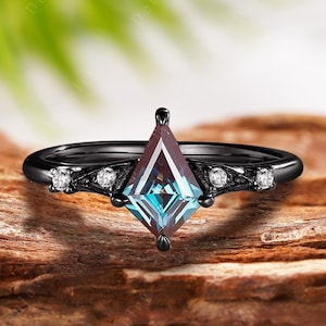Kite Cut Alexandrite Engagement Ring Black Gold Alexandrite Solitaire Ring Unique Moissanite Wedding Ring June Birthstone Anniversary Gift