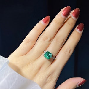 New In4 carat lab emerald ring Exquisite Bridal fold engagement ring Anniversary gift Birthday gift Lady Promise ring Graduation Gift Summer